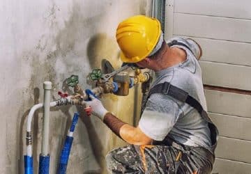 Top Things To Consider Before Hiring An Adelaide Emergency Plumber