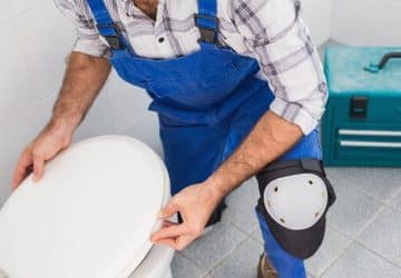 Should I Call A Plumber To Replace A Toilet?