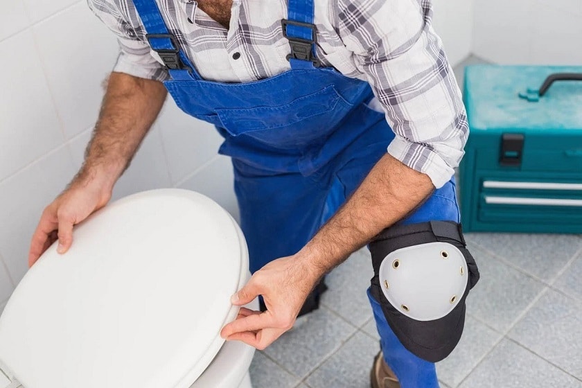 Should I Call A Plumber To Replace A Toilet?